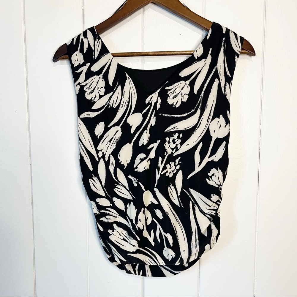 Suzy Shier Black and White Floral Top and Skirt Set. Size Medium. NWT. - Picture 8 of 12